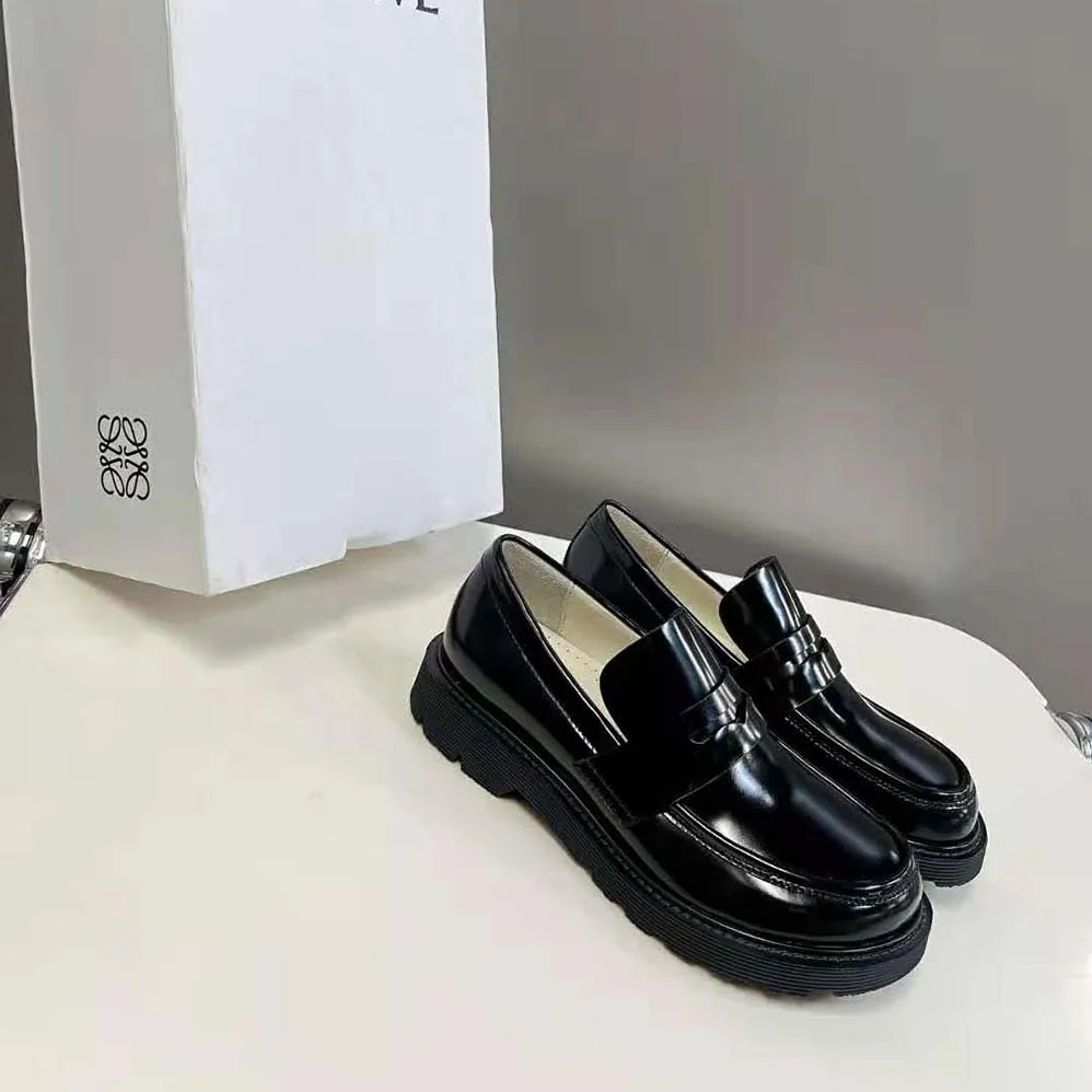 Loewe Blaze Loafer in Bicolour Brushed for Women in off Calfskin Loewe Blaze Loafer in Bicolour Brushed for Women in off Calfskin