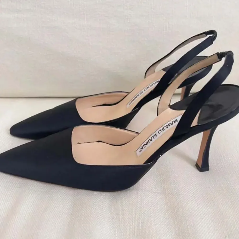 Manolo Blahnik Carolyne 70 Black Suede Slingback Pumps for Women Manolo Blahnik Carolyne 70 Black Suede Slingback Pumps for Women