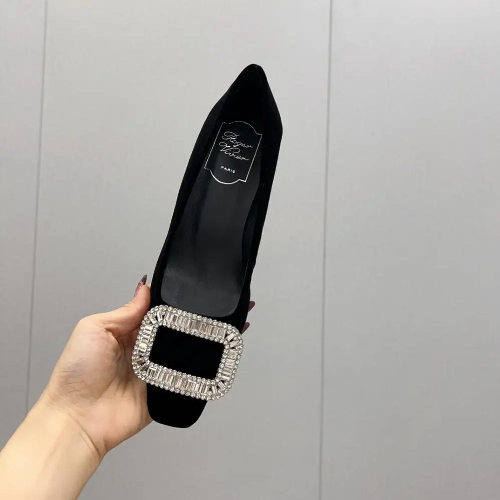 Roger Vivier Belle Vivier Pumps in Satin for Women in Black