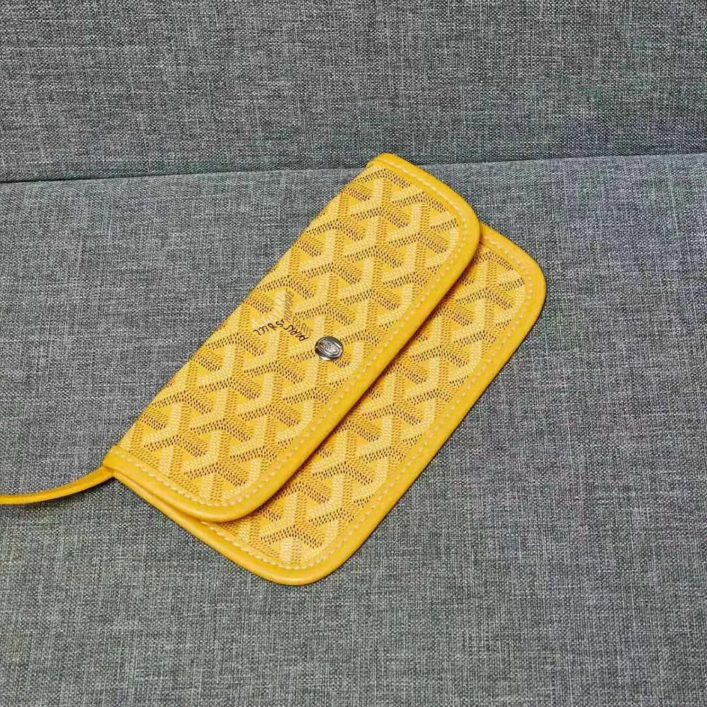 Goyard Sac Artois MM in Goyardine Canvas & Chevroches Calfskin for Women in Yellow Goyard Sac Artois MM in Goyardine Canvas & Chevroches Calfskin for Women in Yellow