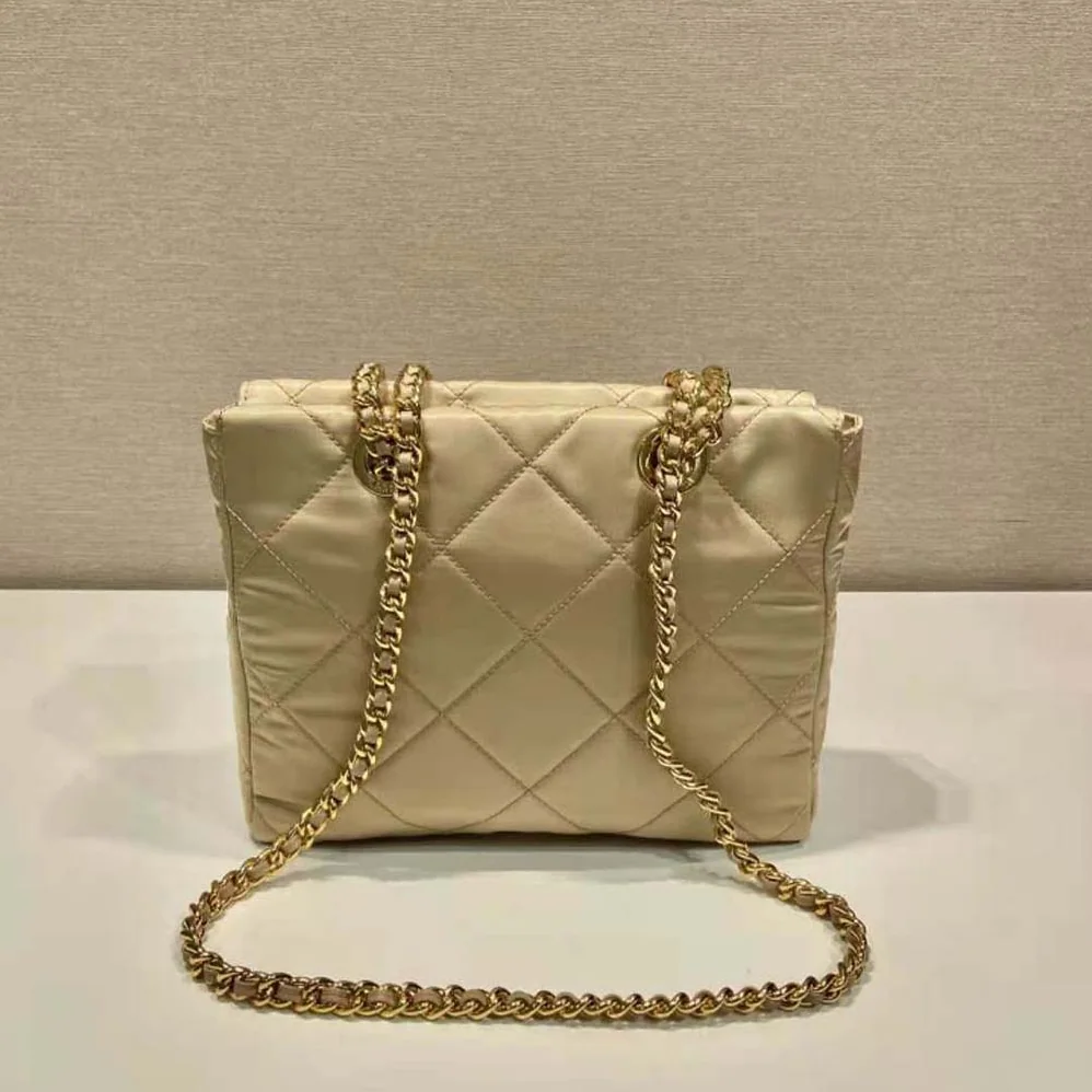 Prada Re-Edition 1995 Chaîne Re-Nylon Tote Bag for Women in Beige Prada Re-Edition 1995 Chaîne Re-Nylon Tote Bag for Women in Beige