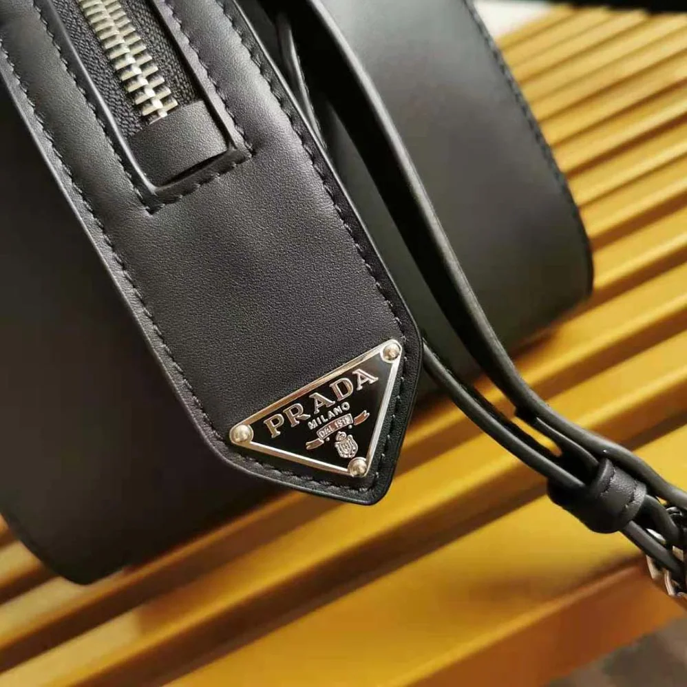 Prada Medium leather Prada Supernova Handbag for Women in Black Prada Medium leather Prada Supernova Handbag for Women in Black
