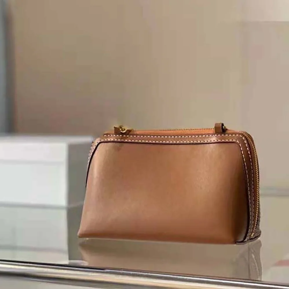Celine Clutch on Chain Cuir Triomphe in Smooth Calfskin for Women Celine Clutch on Chain Cuir Triomphe in Smooth Calfskin for Women