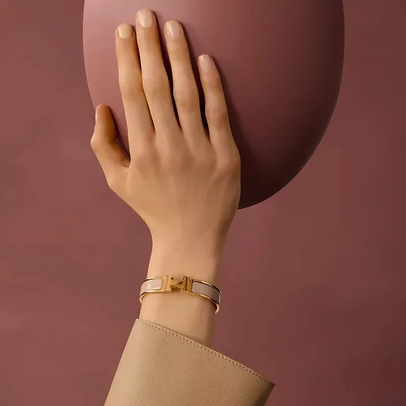 Hermes Clic H Bracelet Marron Glace Gold Hardware 19PM