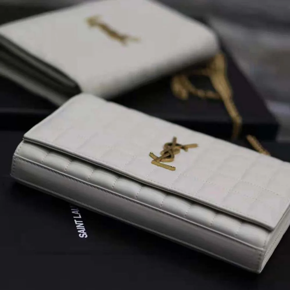 Saint Laurent YSL Le Maillon in Quilted Shiny Leather for Women in White Saint Laurent YSL Le Maillon in Quilted Shiny Leather for Women in White