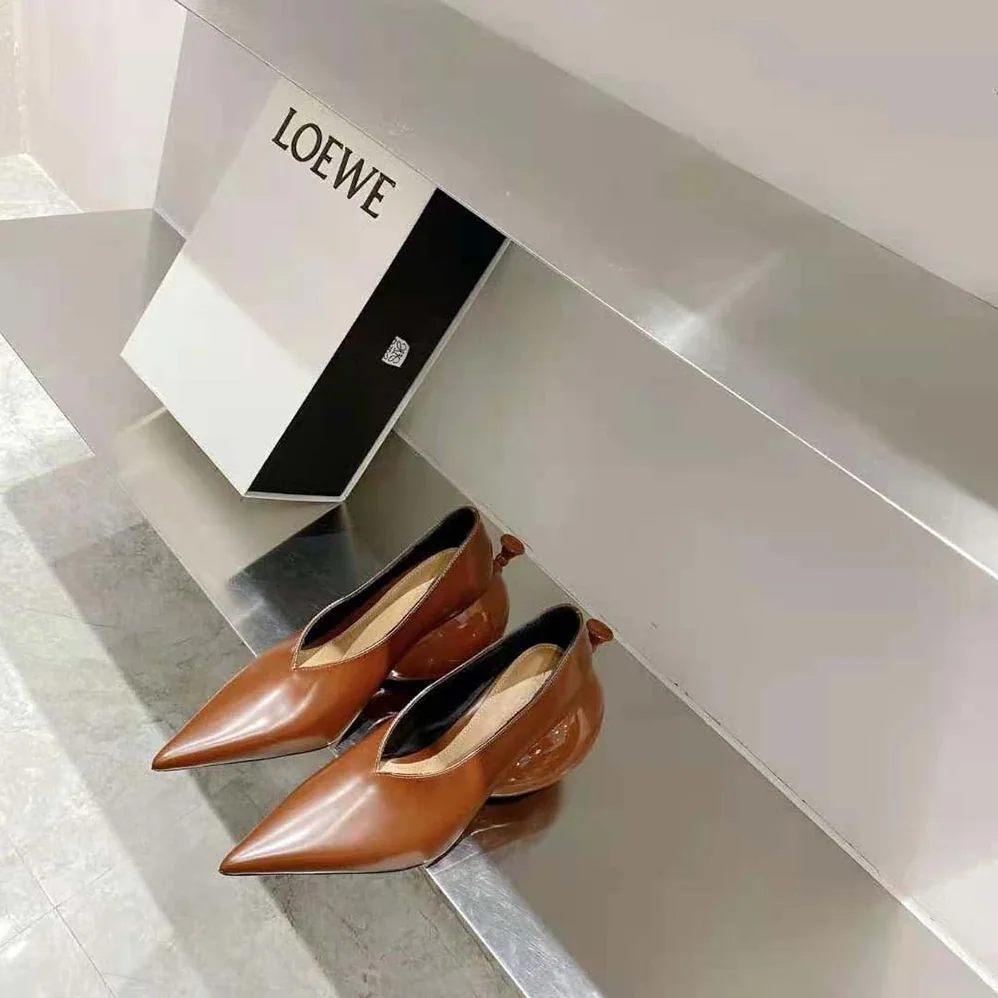 Loewe Balloon Pump in Calfskin for Women in Tan Loewe Balloon Pump in Calfskin for Women in Tan