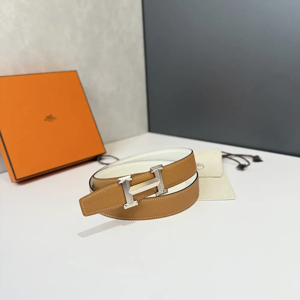 Hermes H Belt Buckle & Reversible Leather Strap 32 mm for Unisex in White/Brown Hermes H Belt Buckle & Reversible Leather Strap 32 mm for Unisex in White/Brown