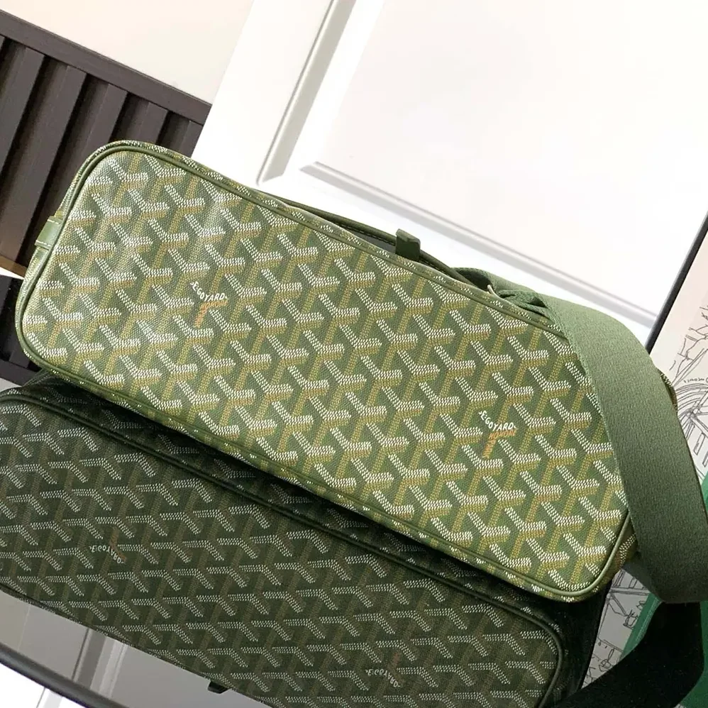 Goyard Capetien MM Messenger Bag for Unisex in Green