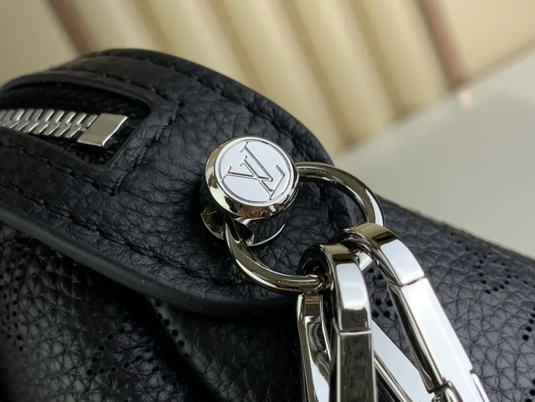 Louis Vuitton Hand It All PM Black / Louis Vuitton Hand It All PM Black /