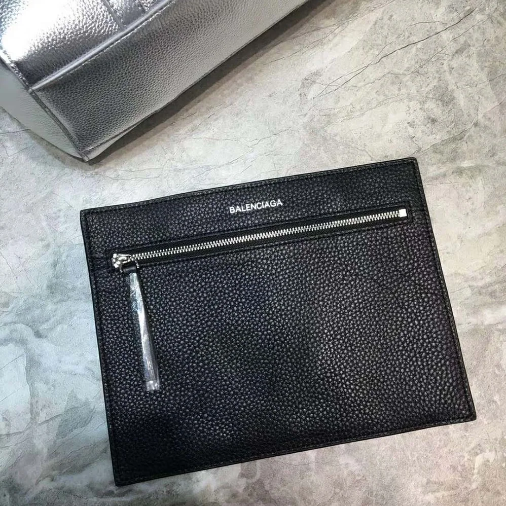 Balenciaga Everyday Tote XXS Metallic Effect for Women in Silver Balenciaga Everyday Tote XXS Metallic Effect for Women in Silver