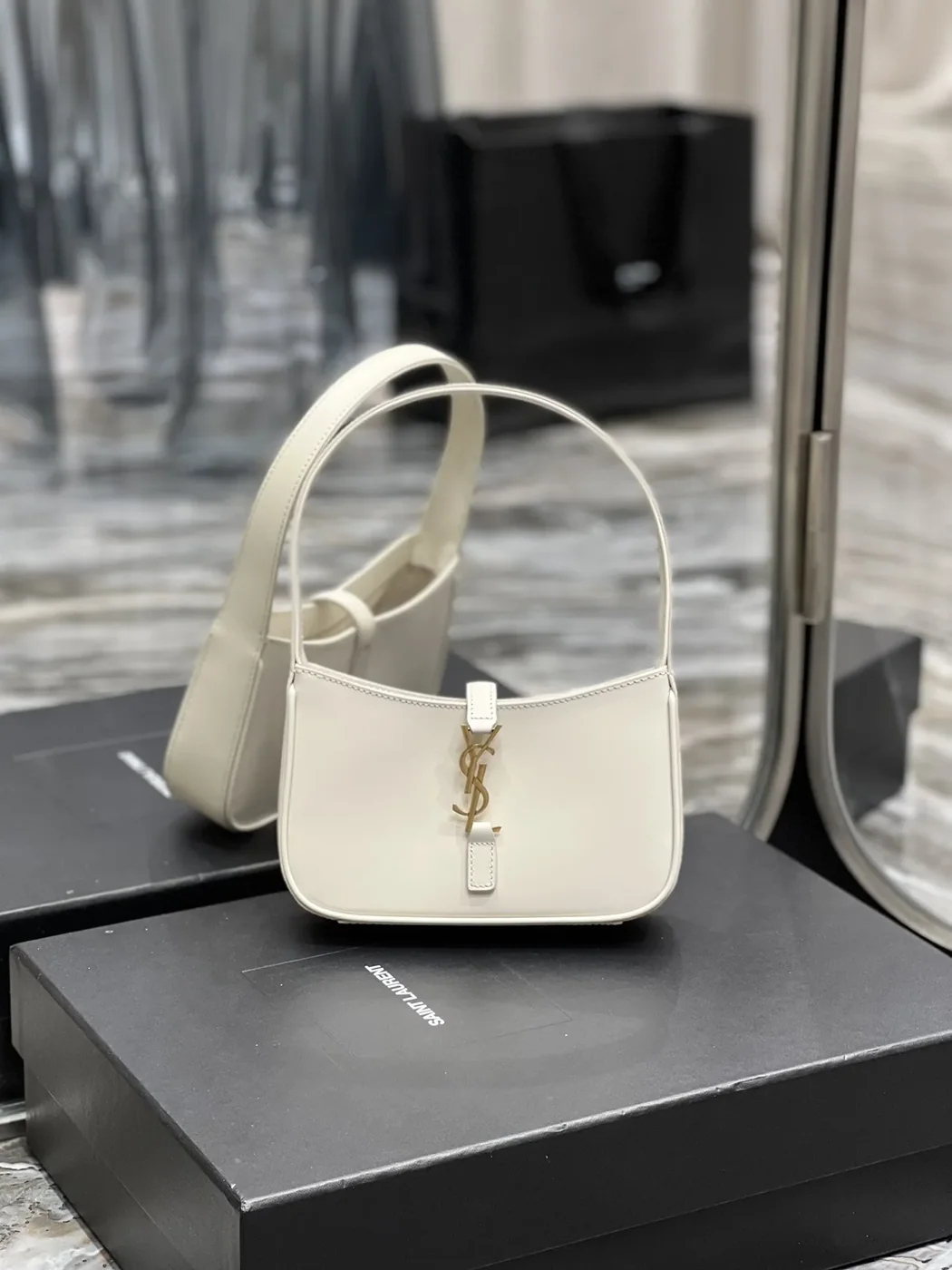 Saint Laurent Le 5 A 7 Mini White / Saint Laurent Le 5 A 7 Mini White /