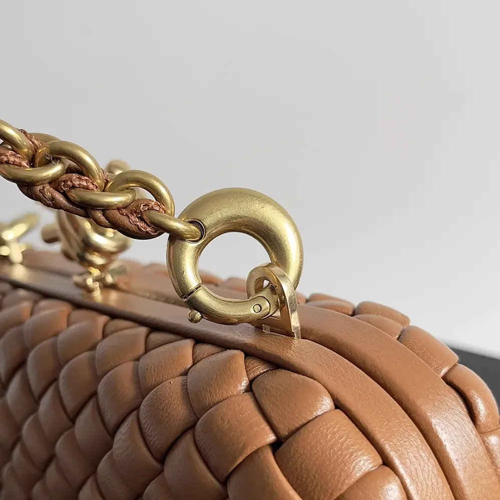 Bottega Veneta Knot Minaudière Clutch in Calfskin Leather for Women in Brown Bottega Veneta Knot Minaudière Clutch in Calfskin Leather for Women in Brown