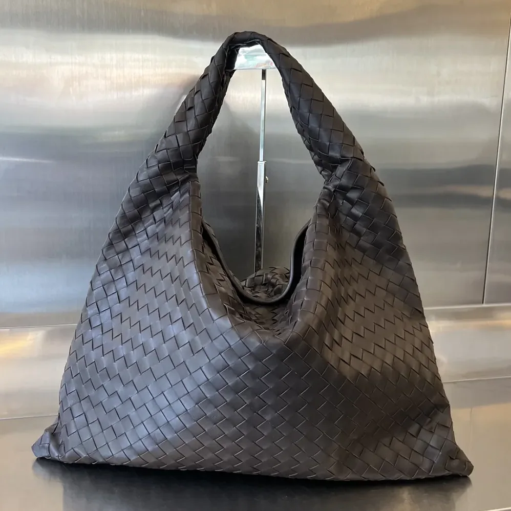 Bottega Veneta Large Hop Shoulder Bag in Calf Leather for Women in Chocolate
