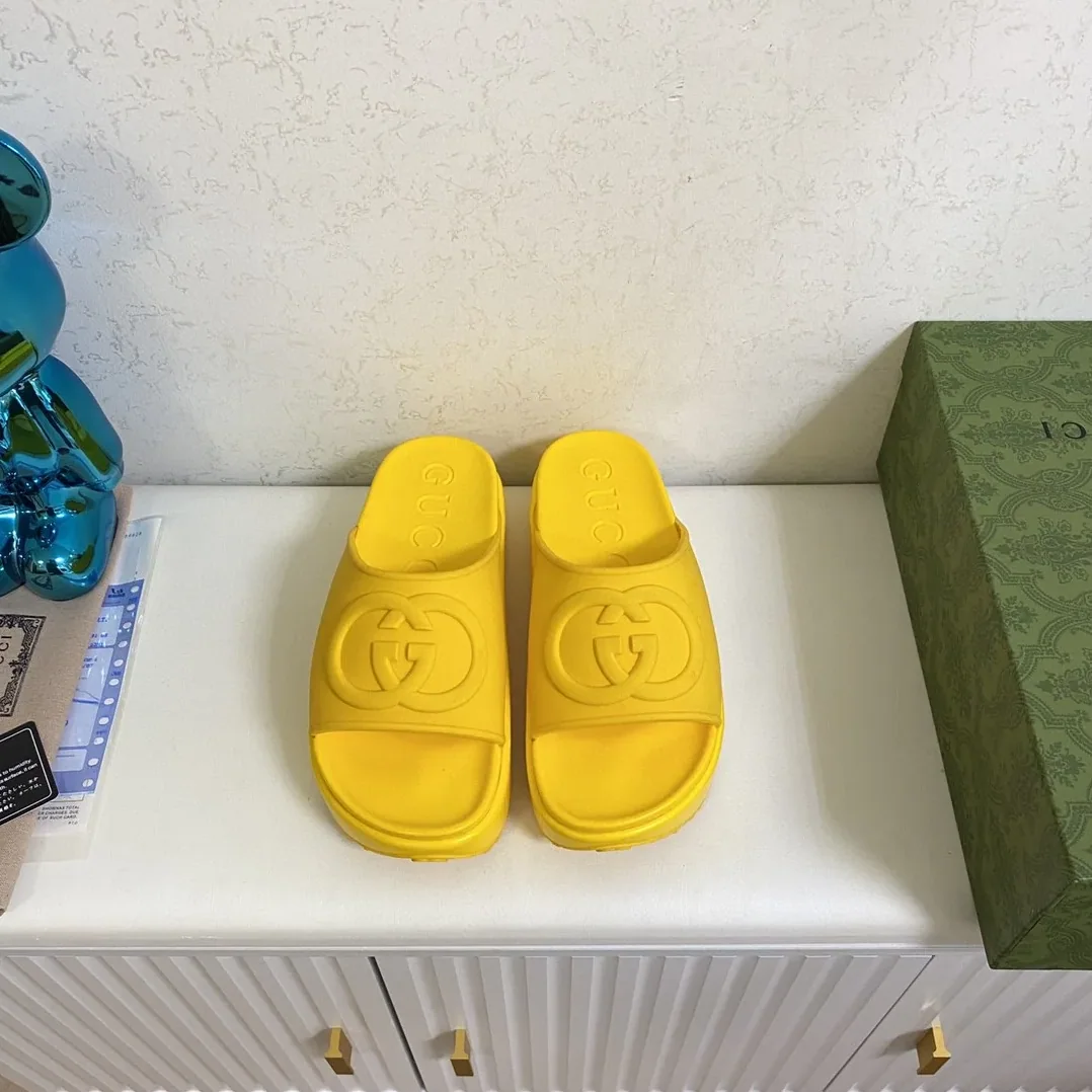 Gucci Interlocking G Slide Sandal Yellow Gucci Interlocking G Slide Sandal Yellow