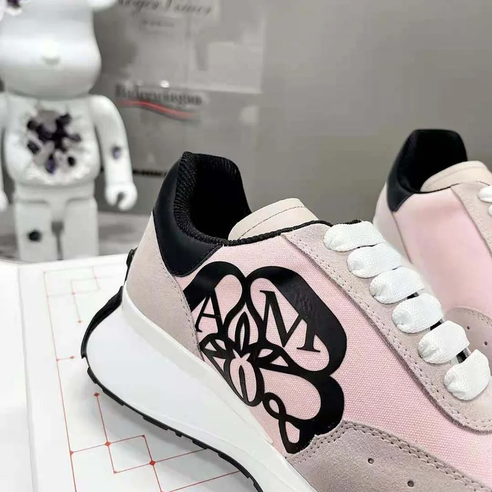 Alexander Mcqueen Sprint Runner in Calf Leather for Unisex in Pink Alexander Mcqueen Sprint Runner in Calf Leather for Unisex in Pink