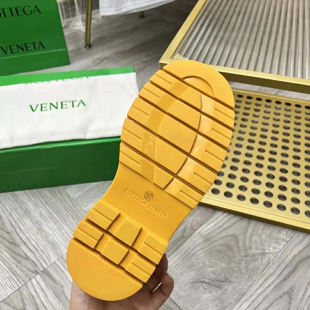 Bottega Veneta Tire Chelsea Boot in Vegetally-Tanned Leather for Unisex in Orange