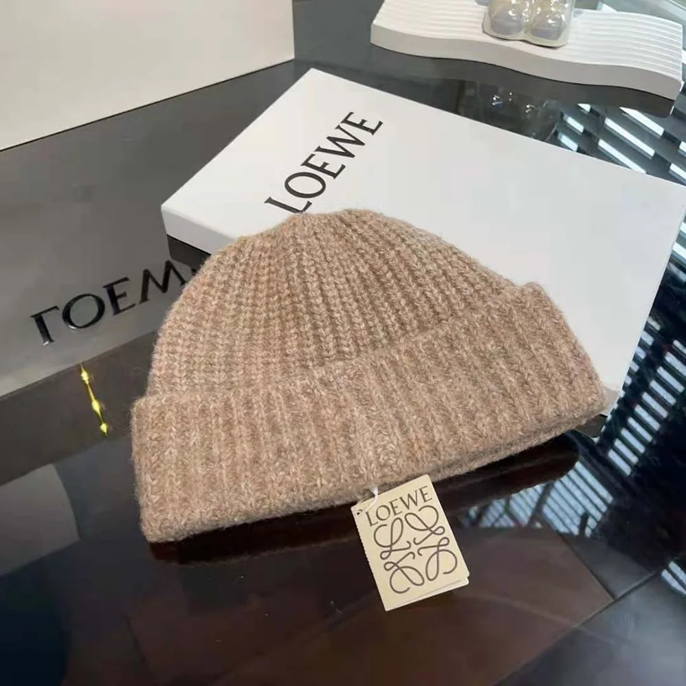 Loewe LOEWE Beanie in Wool for Unisex in Beige Loewe LOEWE Beanie in Wool for Unisex in Beige