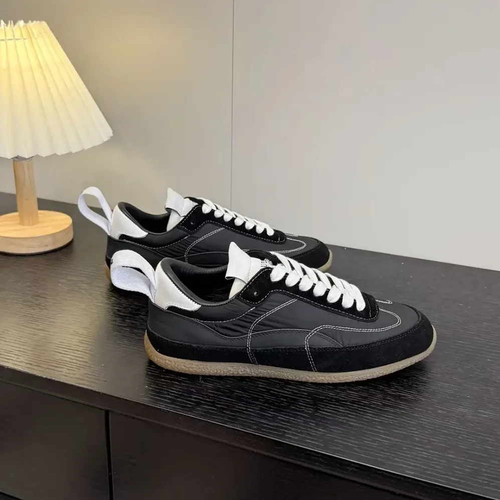 Alexander Mcqueen EC1 Sneaker in Black for Unisex in White Alexander Mcqueen EC1 Sneaker in Black for Unisex in White
