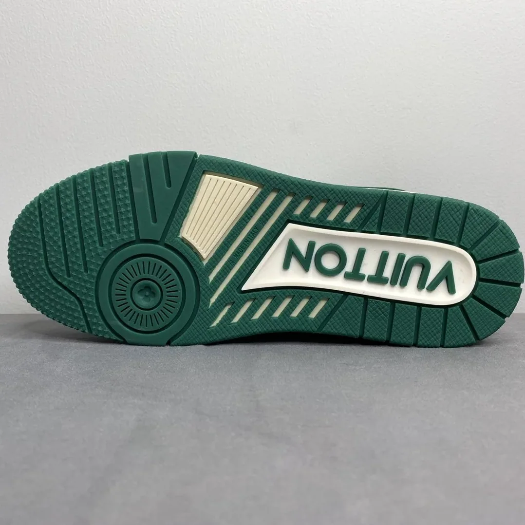 Louis Vuitton Trainer Sneaker Mix Of Materials White in Green