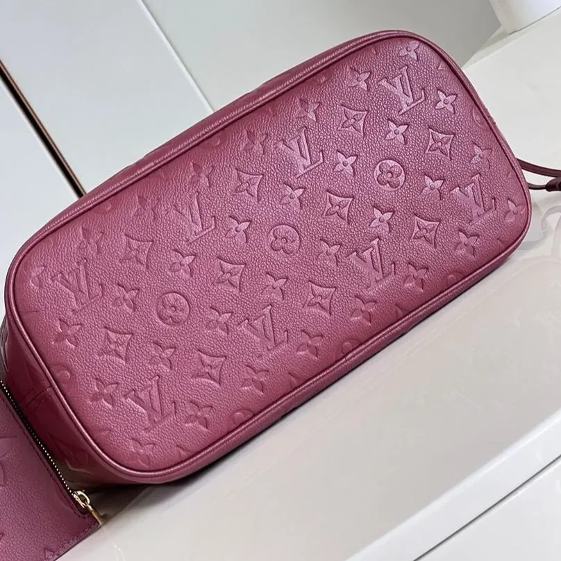 Louis Vuitton Neverfull MM Tote Bag in Wine Gold Hardware