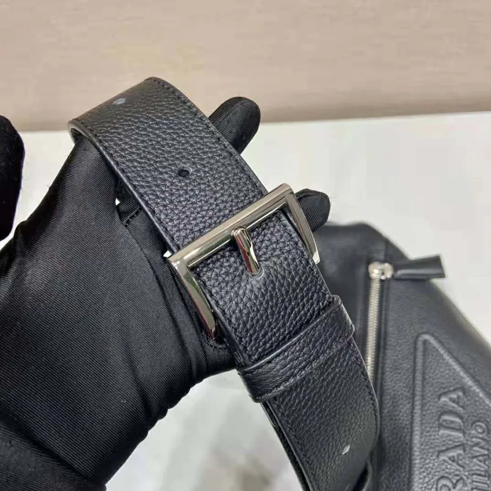 Prada Cross Leather Bag wite Logo-Print Re-Nylon lining for Men in Black Prada Cross Leather Bag wite Logo-Print Re-Nylon lining for Men in Black