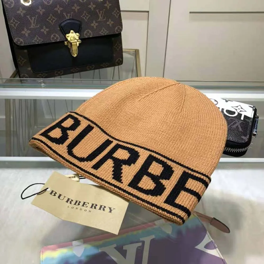 Burberry Logo Intarsia Cashmere Beanie for Women in Brown Burberry Logo Intarsia Cashmere Beanie for Women in Brown