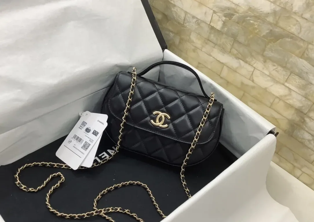 Chanel Classic Flap Phone Holder With Chain Nice Bag Black / Chanel Classic Flap Phone Holder With Chain Nice Bag Black /
