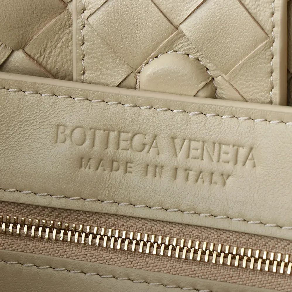 Bottega Veneta Medium Andiamo in Supple Intrecciato Leather for Women in Beige Bottega Veneta Medium Andiamo in Supple Intrecciato Leather for Women in Beige
