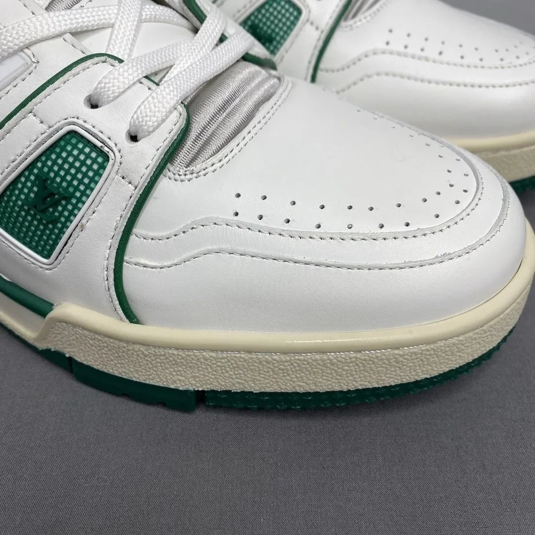 Louis Vuitton Trainer Sneaker Mix Of Materials White in Green