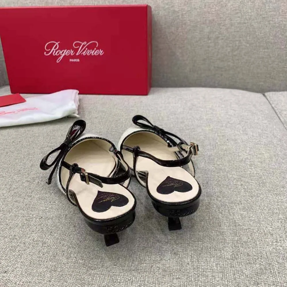 Roger Vivier Virgule Bow Slingback Pumps in Fabric for Women in White Roger Vivier Virgule Bow Slingback Pumps in Fabric for Women in White