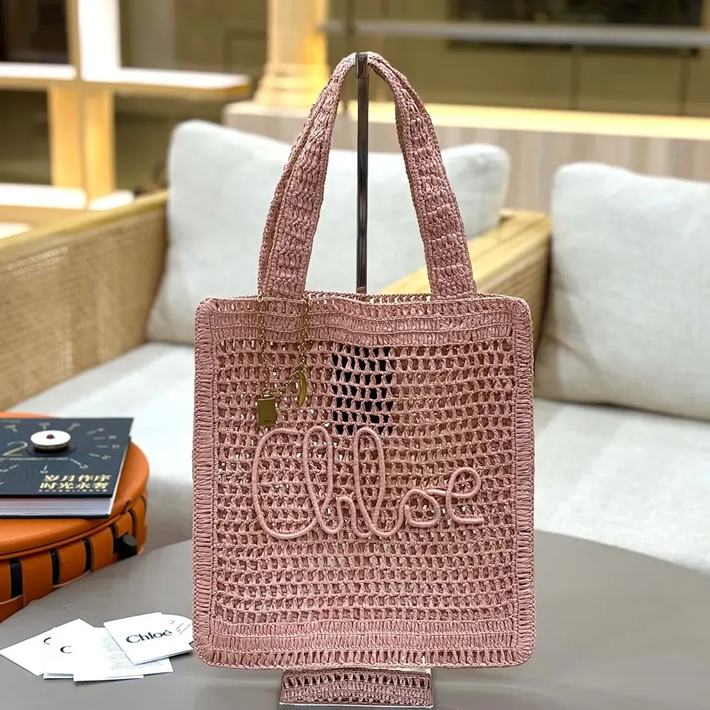 Chloe Summer Banana Tote Bag In Raffia for Women in Pink Chloe Summer Banana Tote Bag In Raffia for Women in Pink