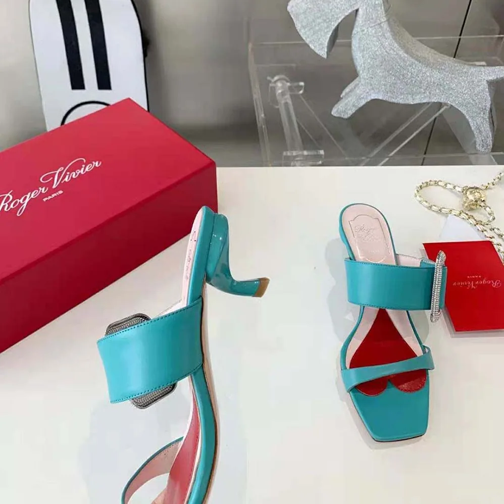 Roger Vivier Viv Choc Side Strass Buckle Mules in Leather for Women in Lime Roger Vivier Viv Choc Side Strass Buckle Mules in Leather for Women in Lime