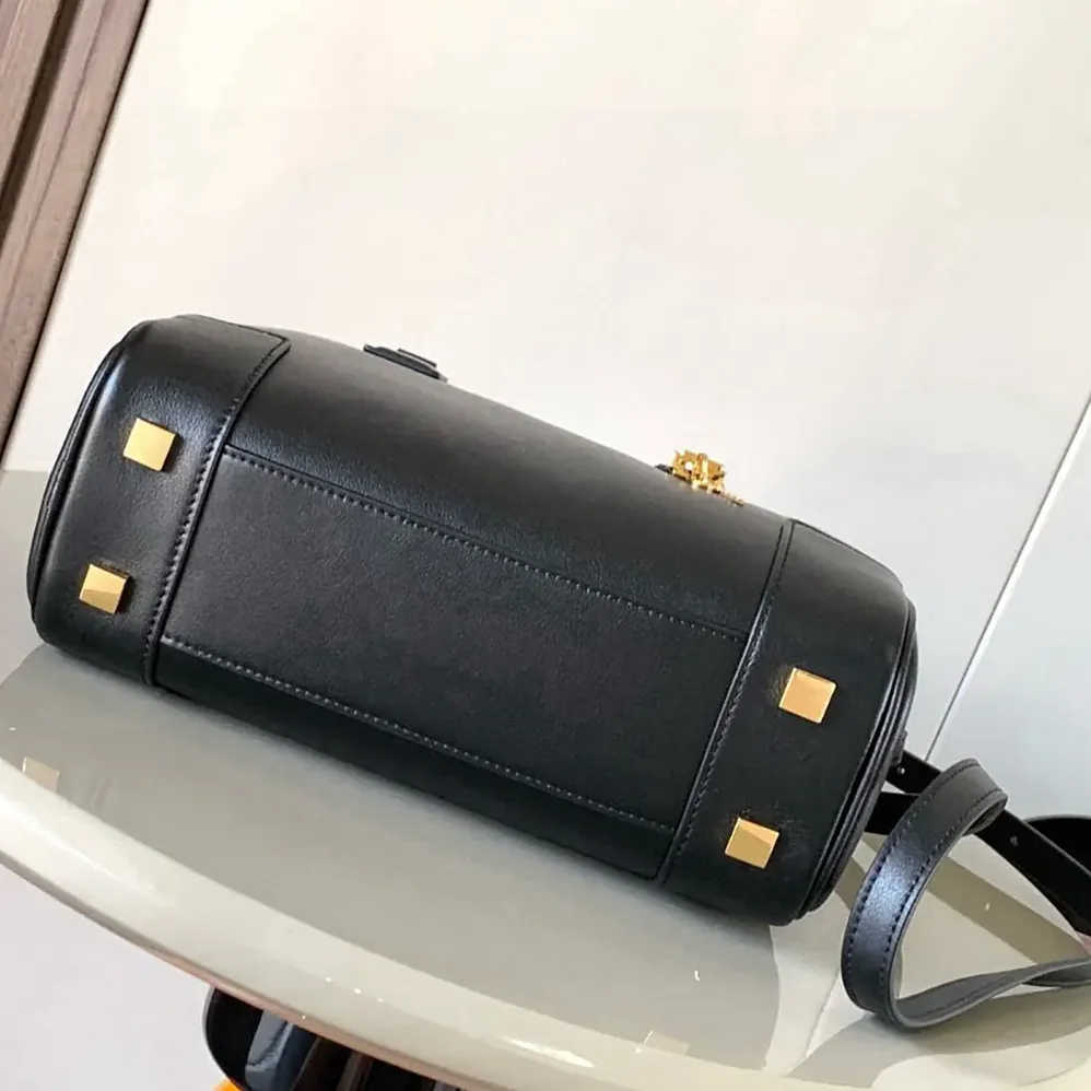 Loewe Amazona 23 Bag in Nappa Calfskin for Unisex in Black Loewe Amazona 23 Bag in Nappa Calfskin for Unisex in Black