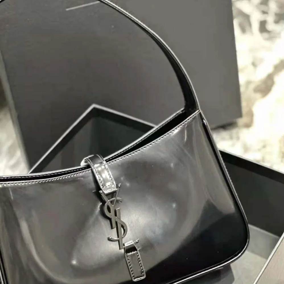 Saint Laurent YSL Le 5 à 7 in Shiny Leather for Women in Black