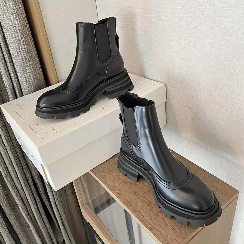 Alexander Mcqueen Wander Chelsea Boot for Women in Black Alexander Mcqueen Wander Chelsea Boot for Women in Black