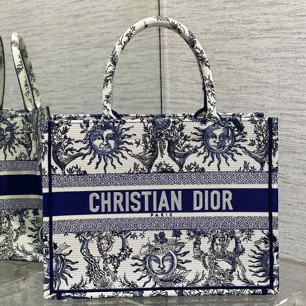 Dior Medium Dior Book Tote White and Navy Blue Toile de Jouy Soleil Embroidery for Women Dior Medium Dior Book Tote White and Navy Blue Toile de Jouy Soleil Embroidery for Women
