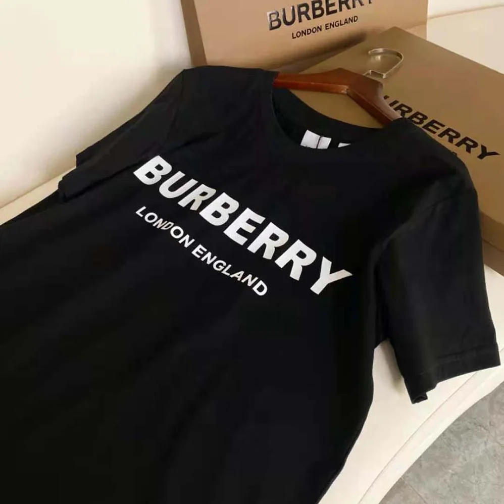 Burberry Logo Print Cotton T-shirt for Men in Black