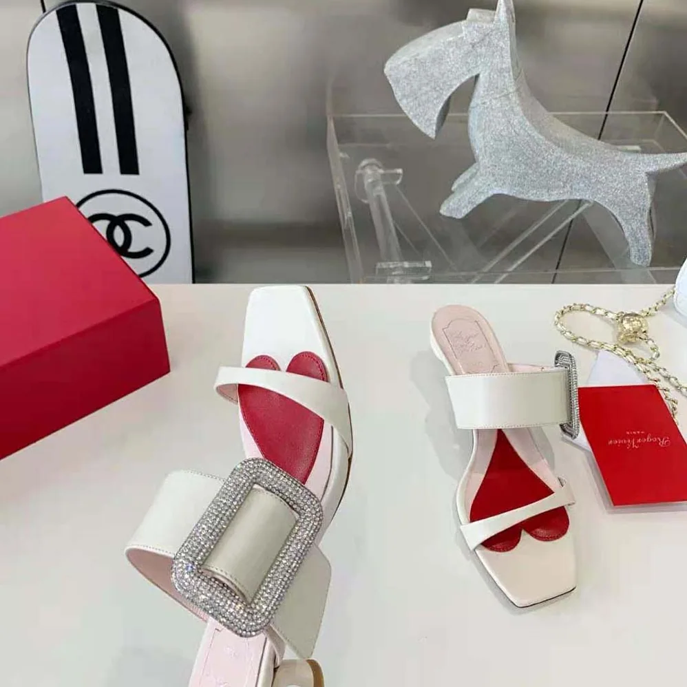 Roger Vivier Viv Choc Side Strass Buckle Mules in Leather for Women in White