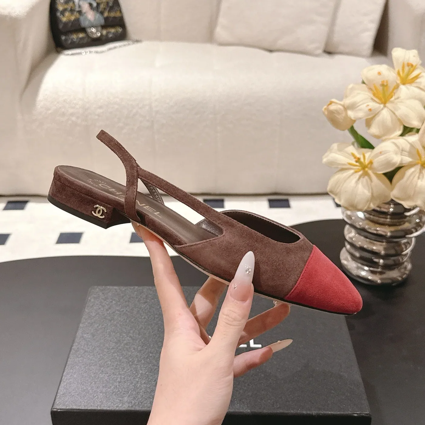 Chanel Suede Two-Tone Slingback Flats Brown/Burgundy Chanel Suede Two-Tone Slingback Flats Brown/Burgundy