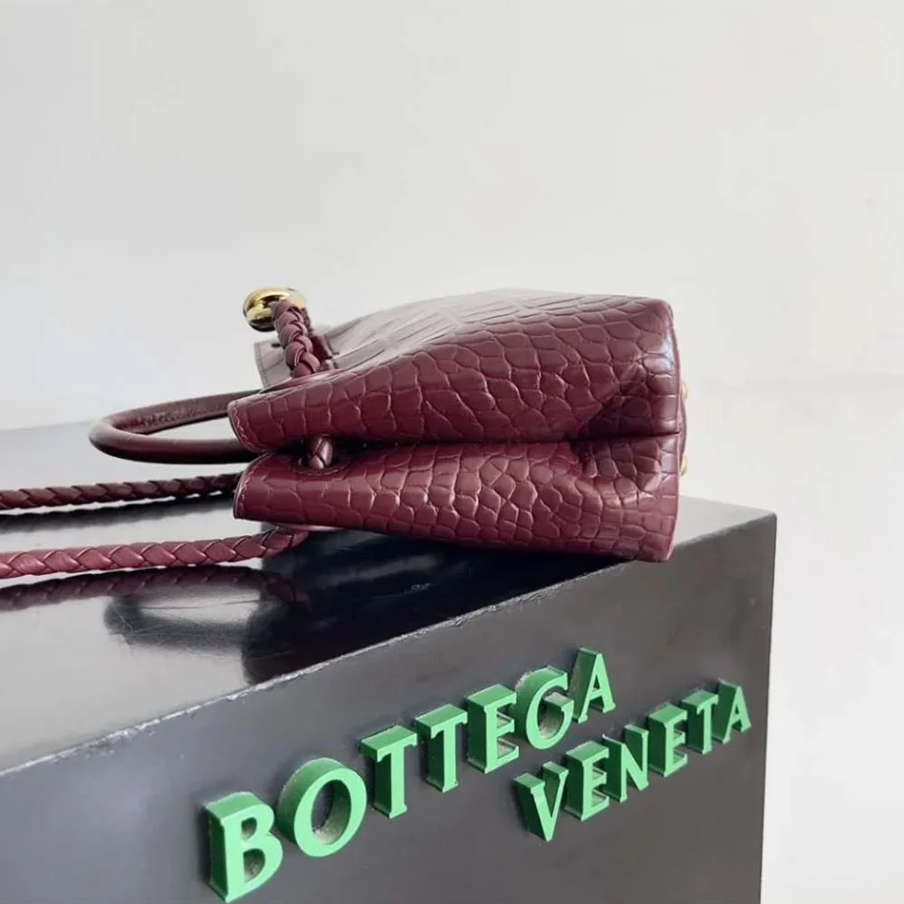 Bottega Veneta Small Andiamo Crocodile Leather Top Handle Bag for Women in Red Bottega Veneta Small Andiamo Crocodile Leather Top Handle Bag for Women in Red