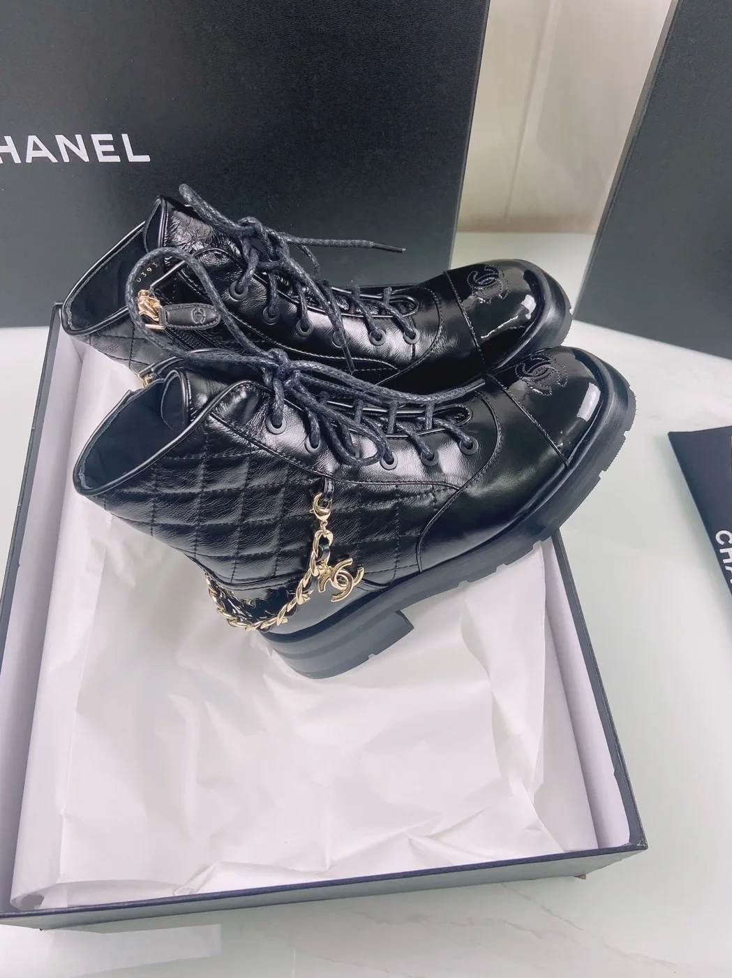 Chanel Lace in Ups Black /