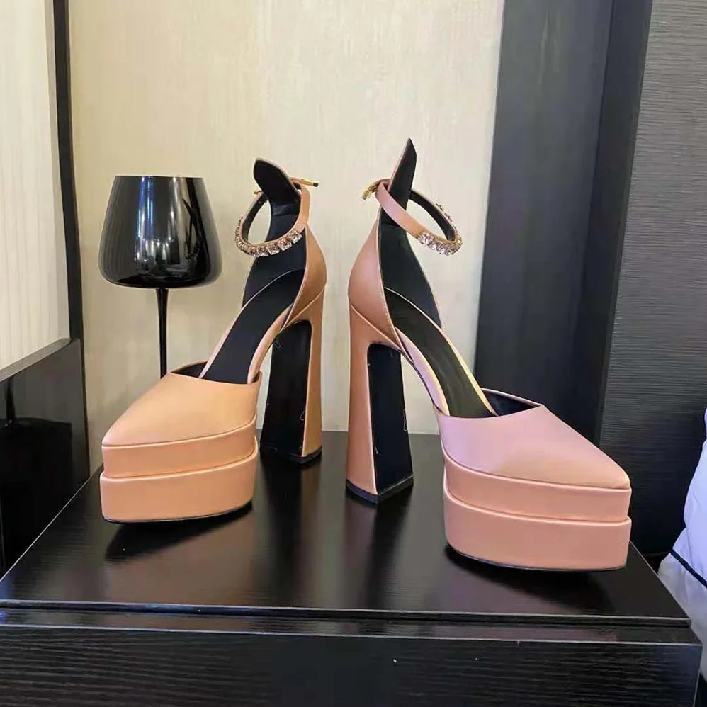 Versace Aevitas Pointy Platform Pumps in 16cm Heel Height for Women in Beige Versace Aevitas Pointy Platform Pumps in 16cm Heel Height for Women in Beige