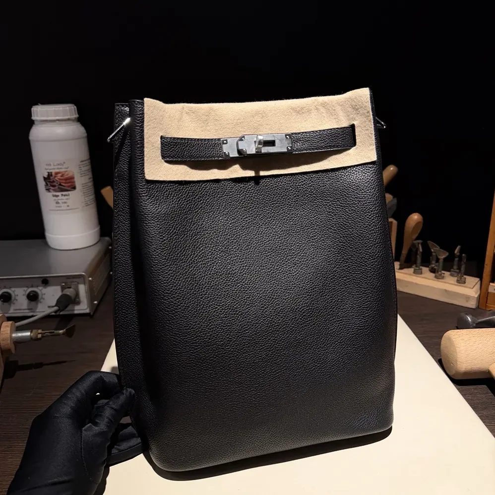 Hermes Togo So Kelly 22 Palladium Hardware for Unisex in Black