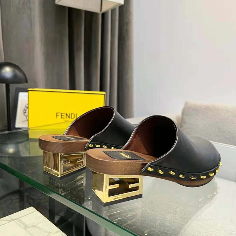 Fendi Baguette Show Black Leather Medium for Women in Heel Clogs