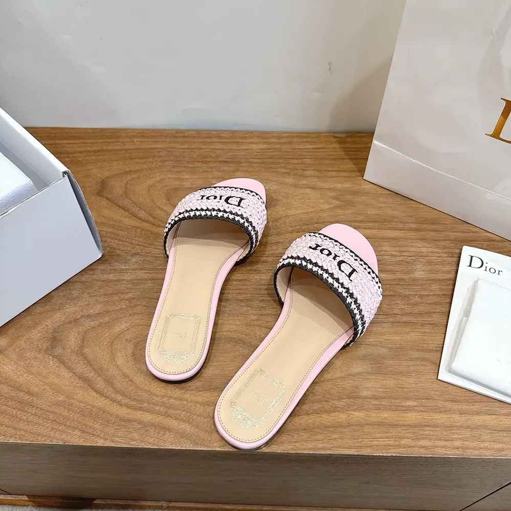 Dior Dioriviera Dior Woven Slide Soupir Pink Crocheted Raffia for Women in Effect Technical Fabric Dior Dioriviera Dior Woven Slide Soupir Pink Crocheted Raffia for Women in Effect Technical Fabric