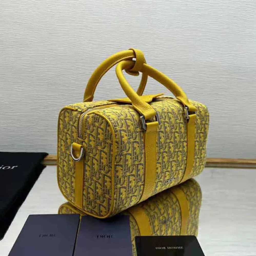 Dior Lingot 26 Bag Gold for Men in Tone Dior Oblique Jacquard