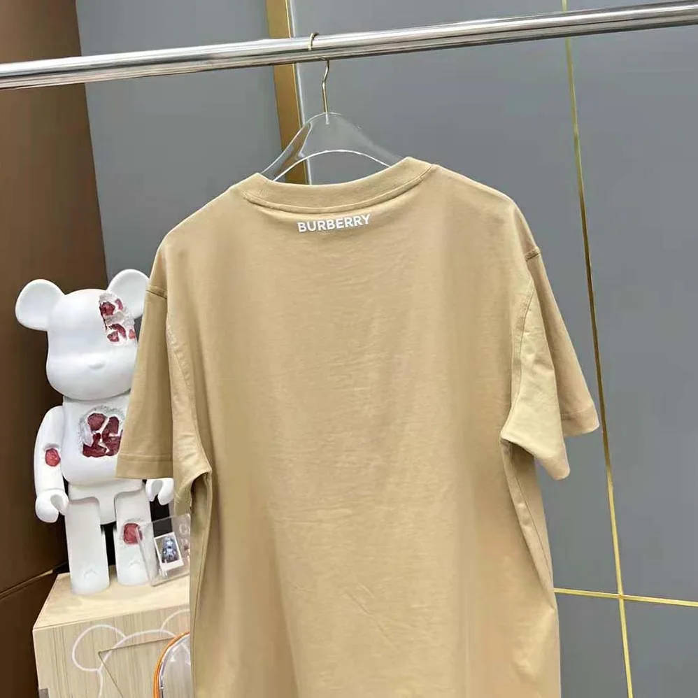 Burberry Deer Print Cotton Oversized T-shirt for Women in Brown Burberry Deer Print Cotton Oversized T-shirt for Women in Brown