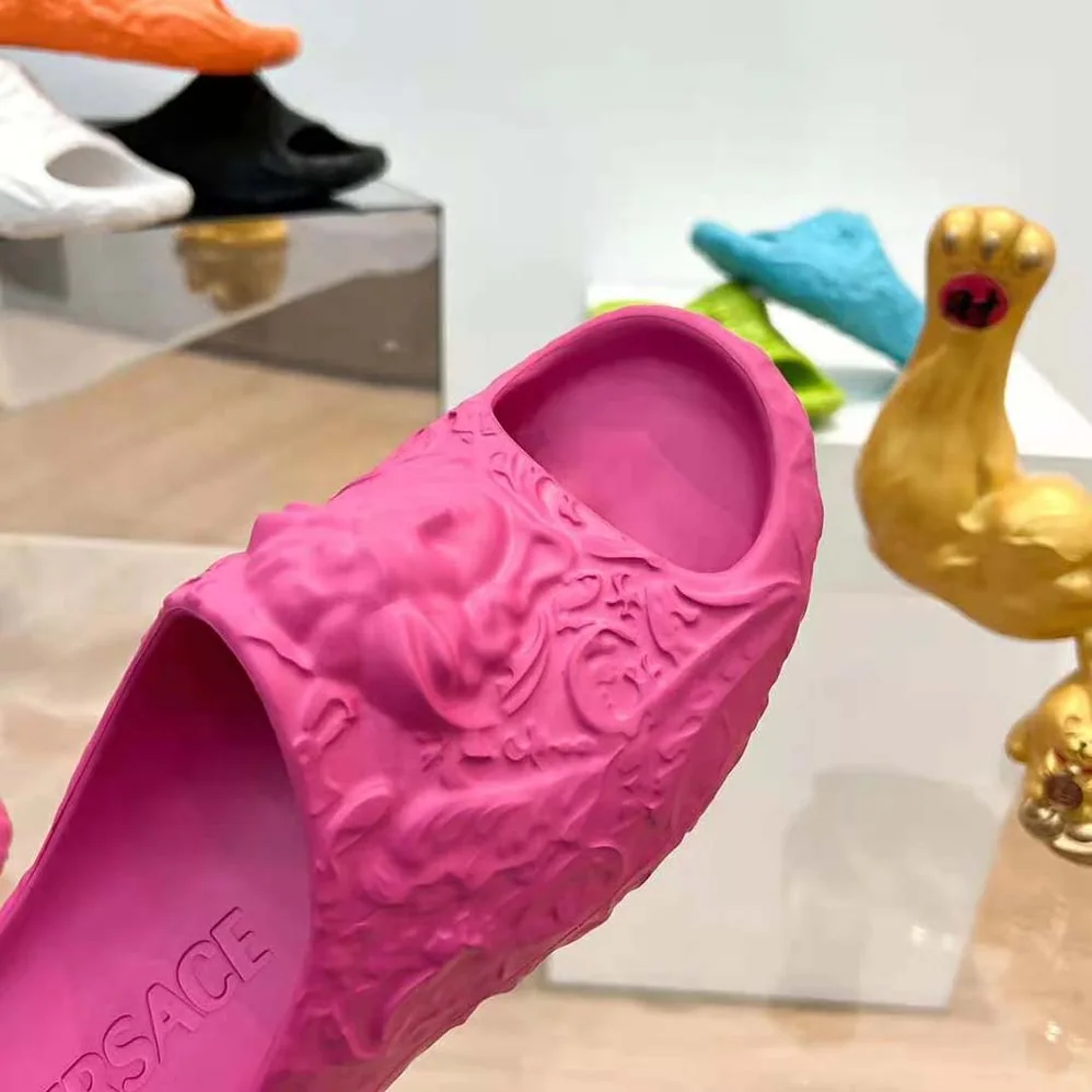 Versace Medusa Dimension Sliders for Unisex in Pink Versace Medusa Dimension Sliders for Unisex in Pink