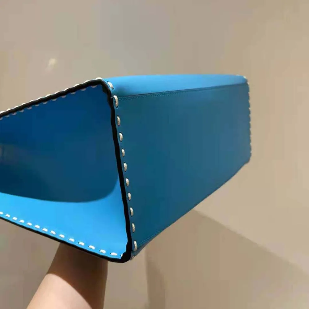 Fendi Sunshine Medium Leather Shopper for Women in Blue Fendi Sunshine Medium Leather Shopper for Women in Blue