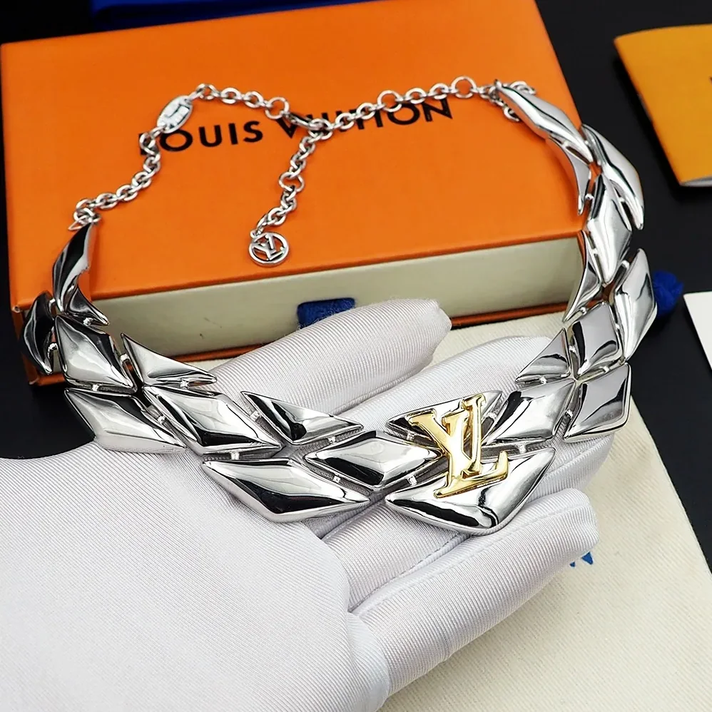 Louis Vuitton Donkey Necklace Silver Louis Vuitton Donkey Necklace Silver